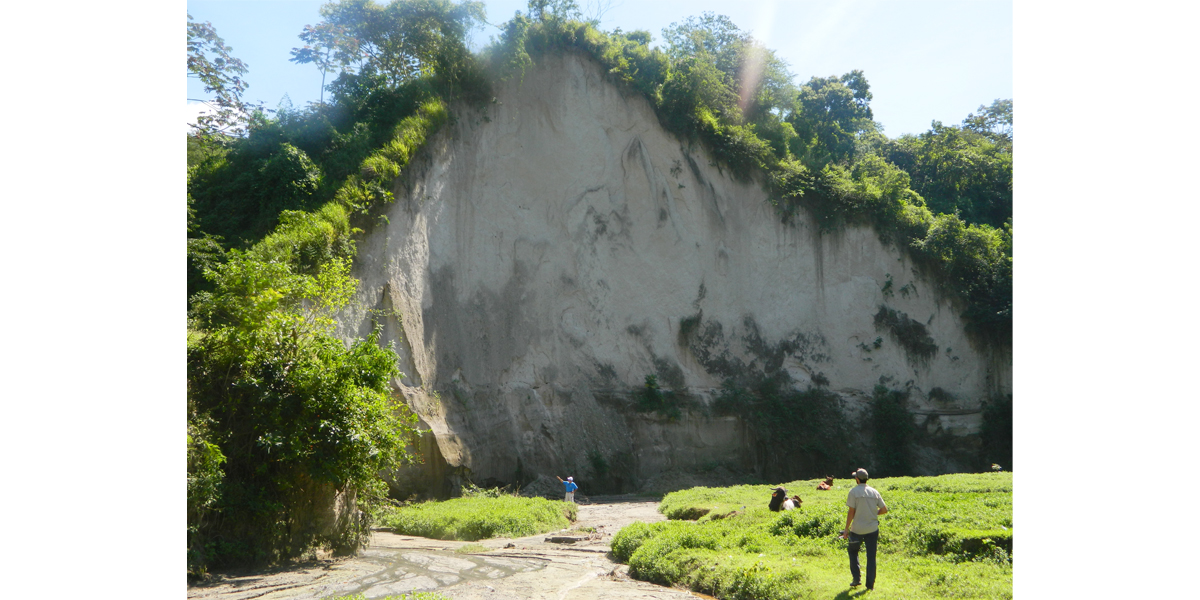 Depósitos de flujos proximales de la erupción TBJ. Es la Unidad F, originda durante una de las fases mmás activas de la erupción. (Imagen: Dario Pedrazzi) 20190508 FotoNoti01