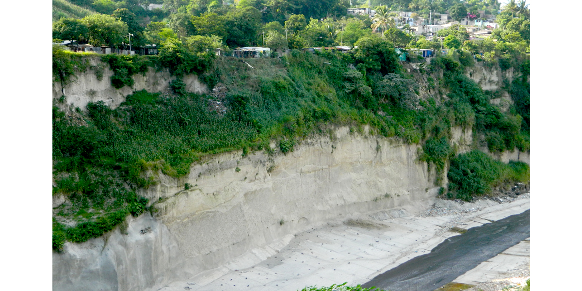 Un barrio de la Ciudad de San Salvador construido por encima de los depósitos de la TBJ. El grosor estimado de los depósitos en esta ubicación es de por lo menos 50 metros. (Imagen: Dario Pedrazzi) 20190508 FotoNoti05